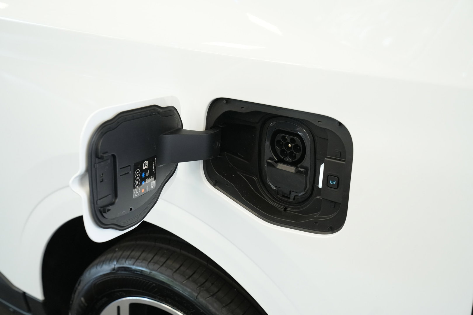 Ford E-Transit Cour. Limited 54 kWh PDC ACC Climate Carplay
