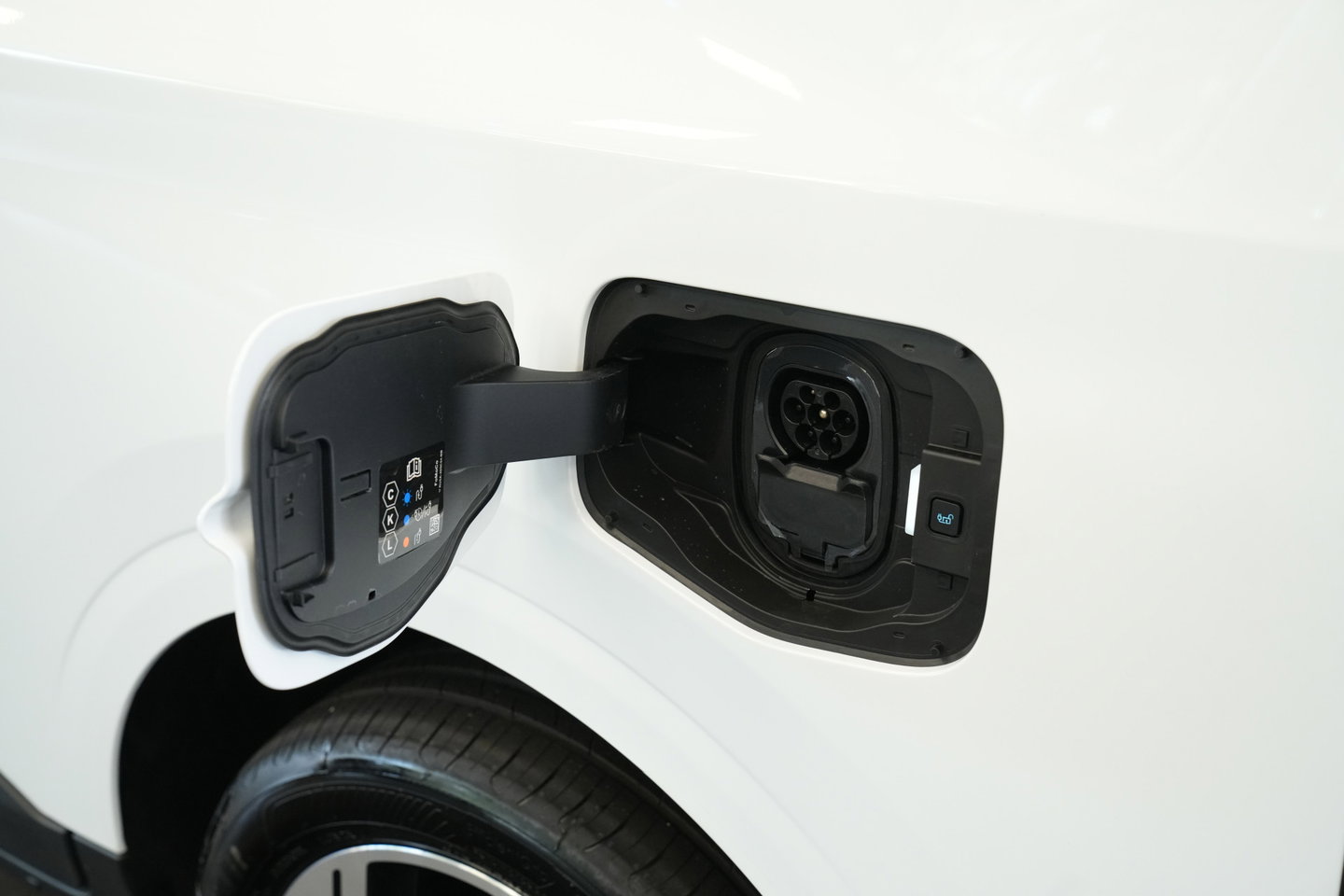 Ford E-Transit Cour. Limited 54 kWh PDC ACC Climate Carplay
