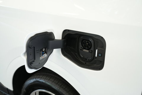 Ford E-Transit Cour. Limited 54 kWh PDC ACC Climate Carplay