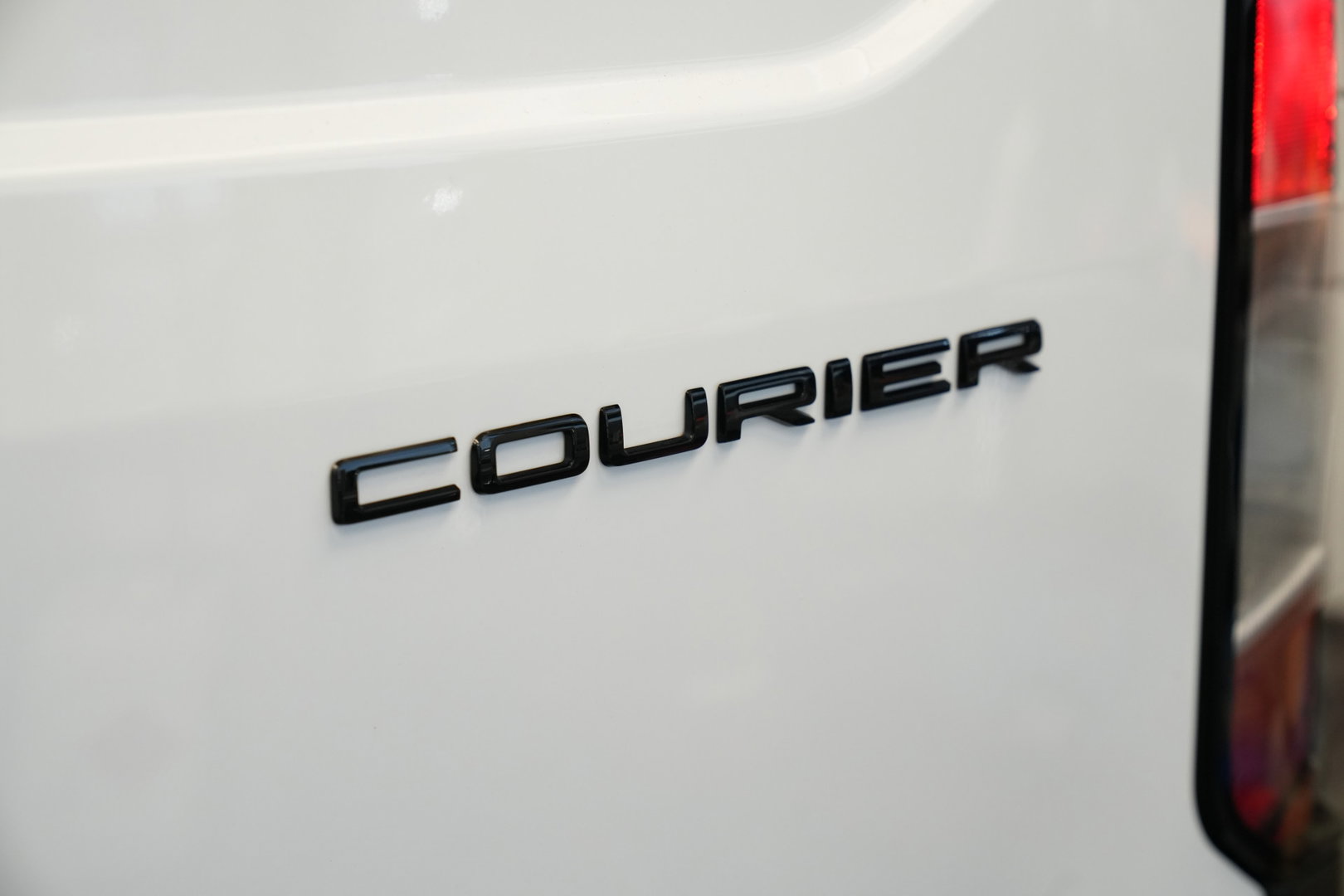 Ford E-Transit Cour. Limited 54 kWh PDC ACC Climate Carplay