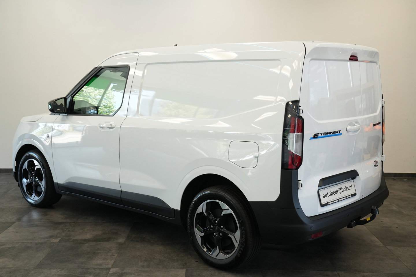 Ford E-Transit Cour. Limited 54 kWh PDC ACC Climate Carplay