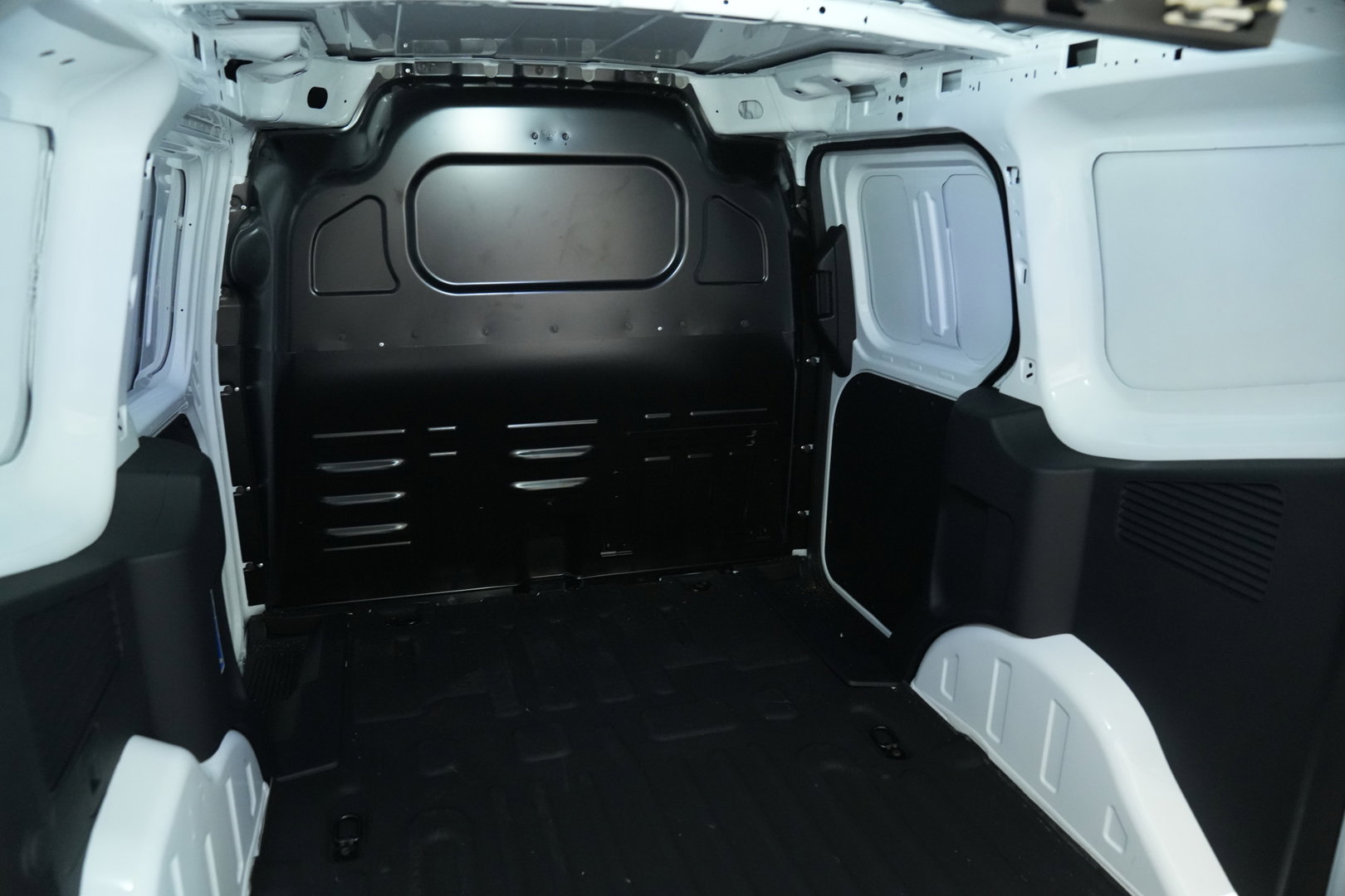 Ford E-Transit Cour. Limited 54 kWh PDC ACC Climate Carplay