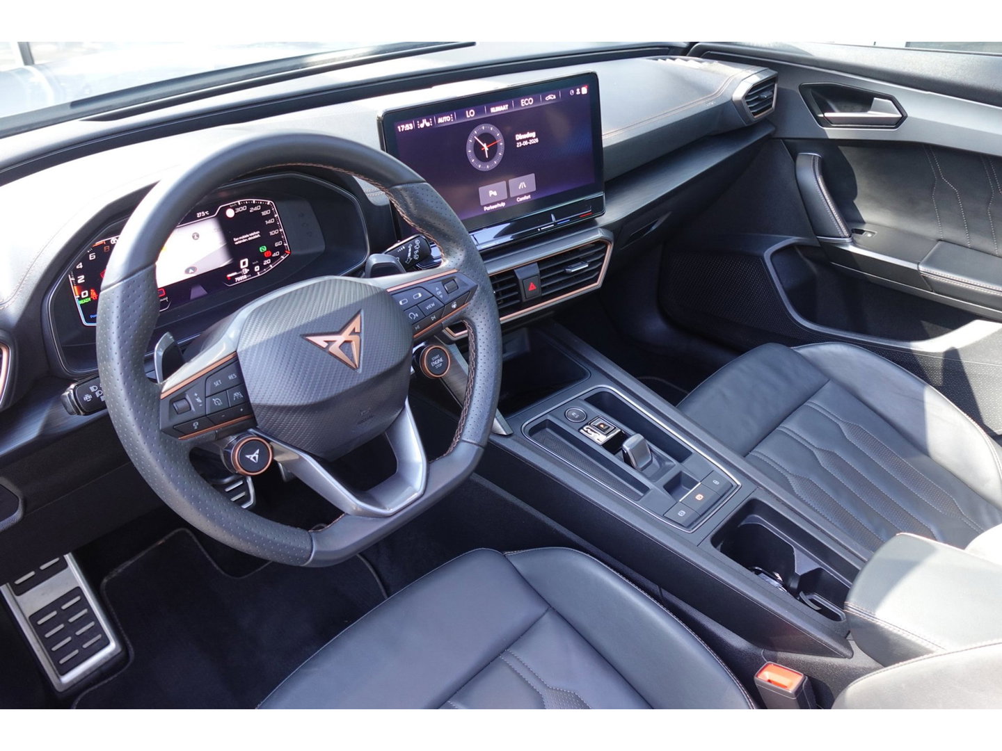 CUPRA Formentor 1.4 e-Hybrid VZ Copper PANO CAM KEYLESS