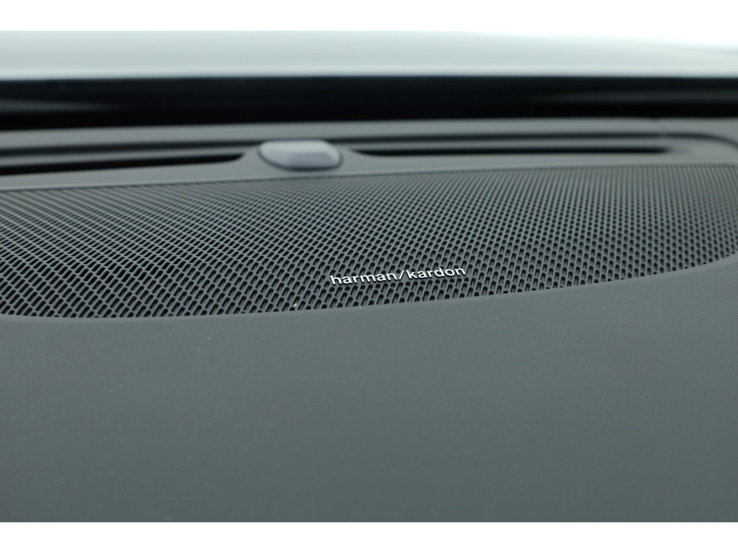 Volvo S90 2.0 T8 AWD Plus Dark | Luchtvering | Pano | Blis | ACC | Elek. stoel+mem. | Stuur- & 4x stoelverw. | H&K | 20" |