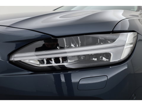 Volvo S90 2.0 T8 AWD Plus Dark | Luchtvering | Pano | Blis | ACC | Elek. stoel+mem. | Stuur- & 4x stoelverw. | H&K | 20" |