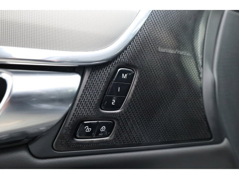 Volvo S90 2.0 T8 AWD Plus Dark | Luchtvering | Pano | Blis | ACC | Elek. stoel+mem. | Stuur- & 4x stoelverw. | H&K | 20" |