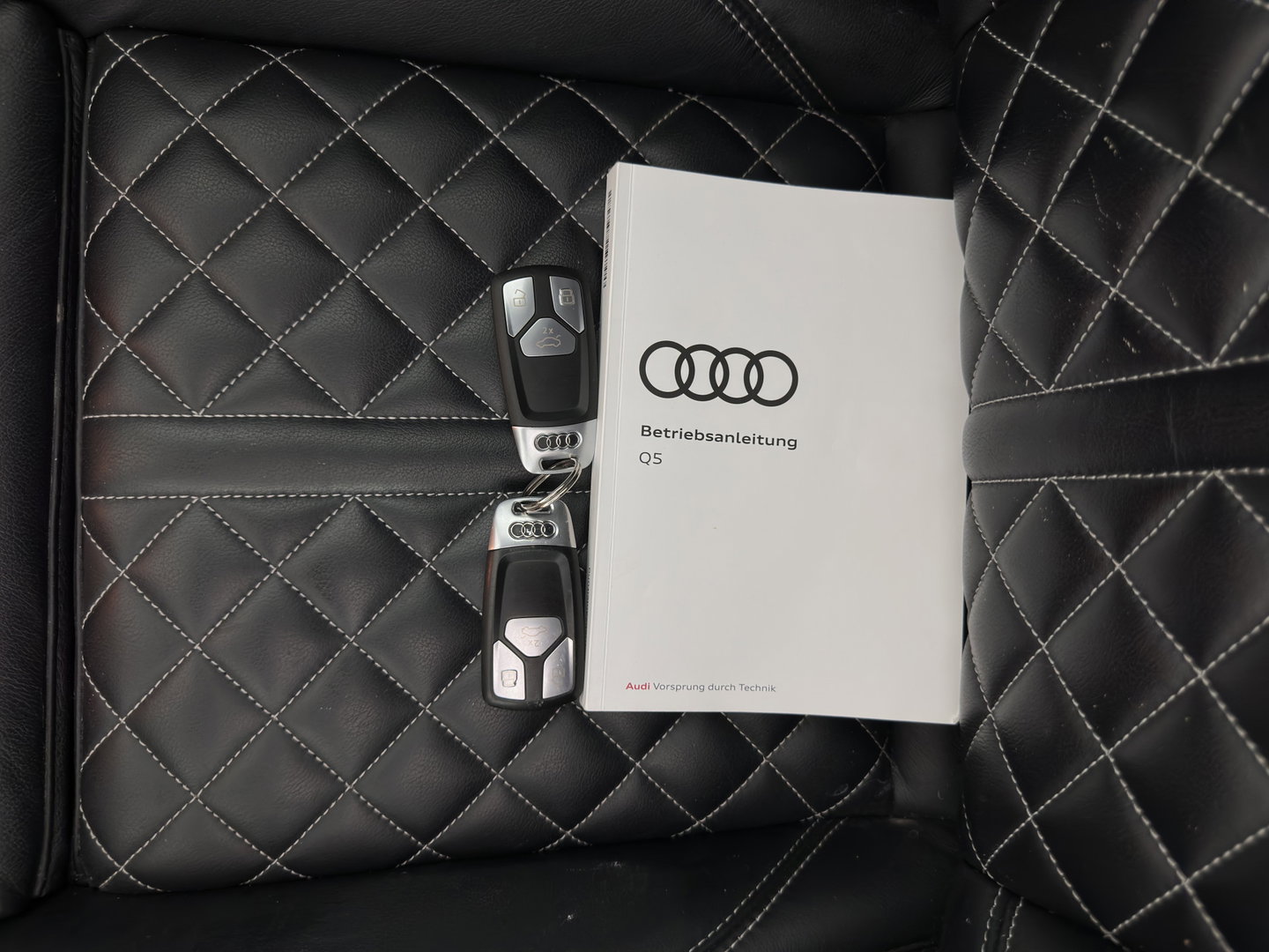 Audi Q5 55 TFSI S-Line Competition Quattro (Plug-In) Aut. *PANO | LEATHER | FULL-LED | HEATED-SPORTSEATS | KEYLESS | CAMERA | NAVI-FULLMAP | PRIVACY-GLASS | DIGI-COCKPIT | CRUISE-ADPAPTIVE | DAB | 21"ALU*