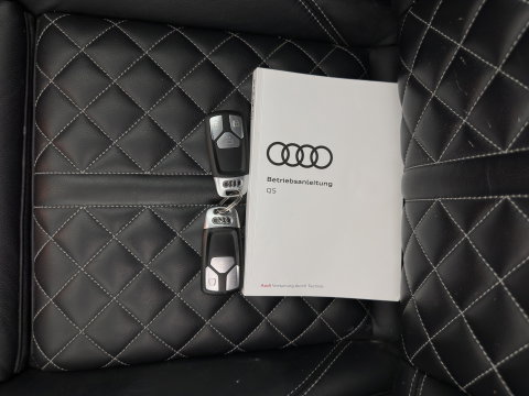 Audi Q5 55 TFSI S-Line Competition Quattro (Plug-In) Aut. *PANO | LEATHER | FULL-LED | HEATED-SPORTSEATS | KEYLESS | CAMERA | NAVI-FULLMAP | PRIVACY-GLASS | DIGI-COCKPIT | CRUISE-ADPAPTIVE | DAB | 21"ALU*