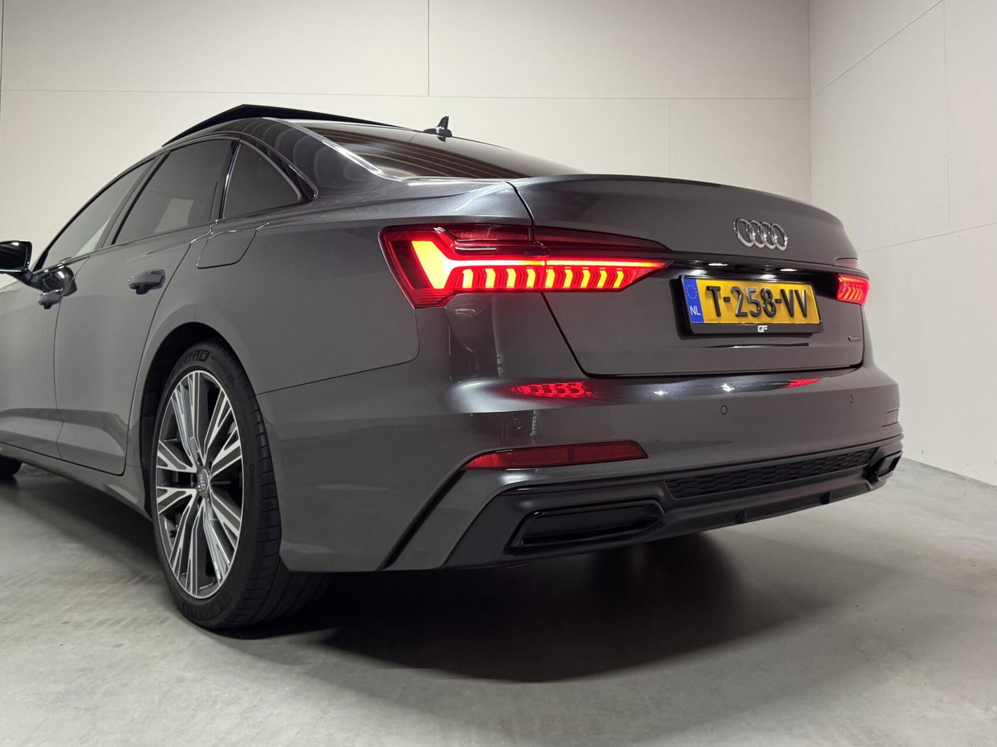 Audi A6 Limousine 55 TFSIe Quattro Competition Pano Leer Sfeer