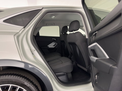 Audi Q3 Sportback 45 TFSI e Advanced Edition (Plug-in) (INCL.BTW) Aut. *FULL-LED | HEATED-SPORTSEATS | DIGI-COCKPIT | DAB+ | KEYLESS | NAVI-FULLMAP | PRIVACY-GLASS | BLINDSPOT | SHIFT-PADDLES | ECC | PDC | 19''ALU | TOWBAR*
