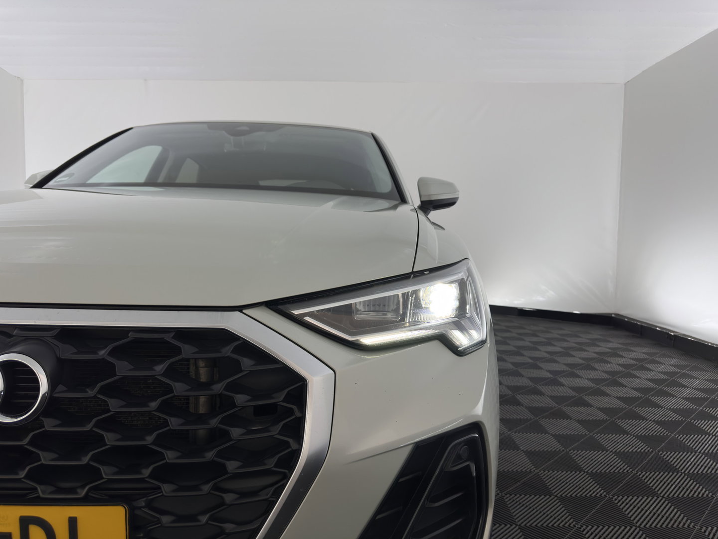 Audi Q3 Sportback 45 TFSI e Advanced Edition (Plug-in) (INCL.BTW) Aut. *FULL-LED | HEATED-SPORTSEATS | DIGI-COCKPIT | DAB+ | KEYLESS | NAVI-FULLMAP | PRIVACY-GLASS | BLINDSPOT | SHIFT-PADDLES | ECC | PDC | 19''ALU | TOWBAR*