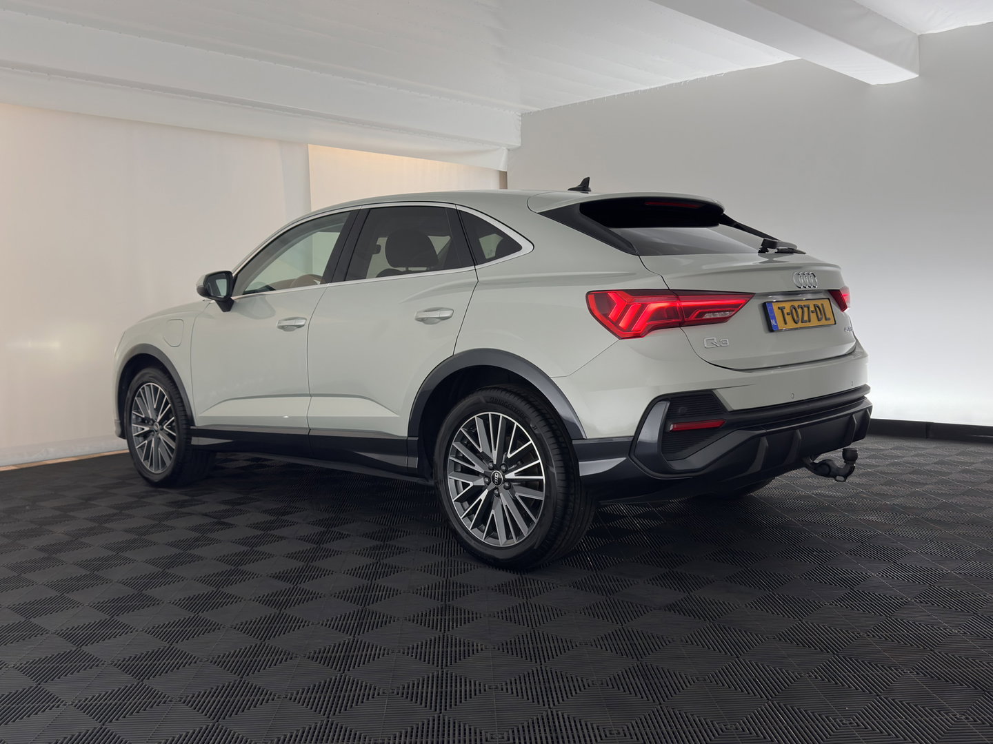 Audi Q3 Sportback 45 TFSI e Advanced Edition (Plug-in) (INCL.BTW) Aut. *FULL-LED | HEATED-SPORTSEATS | DIGI-COCKPIT | DAB+ | KEYLESS | NAVI-FULLMAP | PRIVACY-GLASS | BLINDSPOT | SHIFT-PADDLES | ECC | PDC | 19''ALU | TOWBAR*