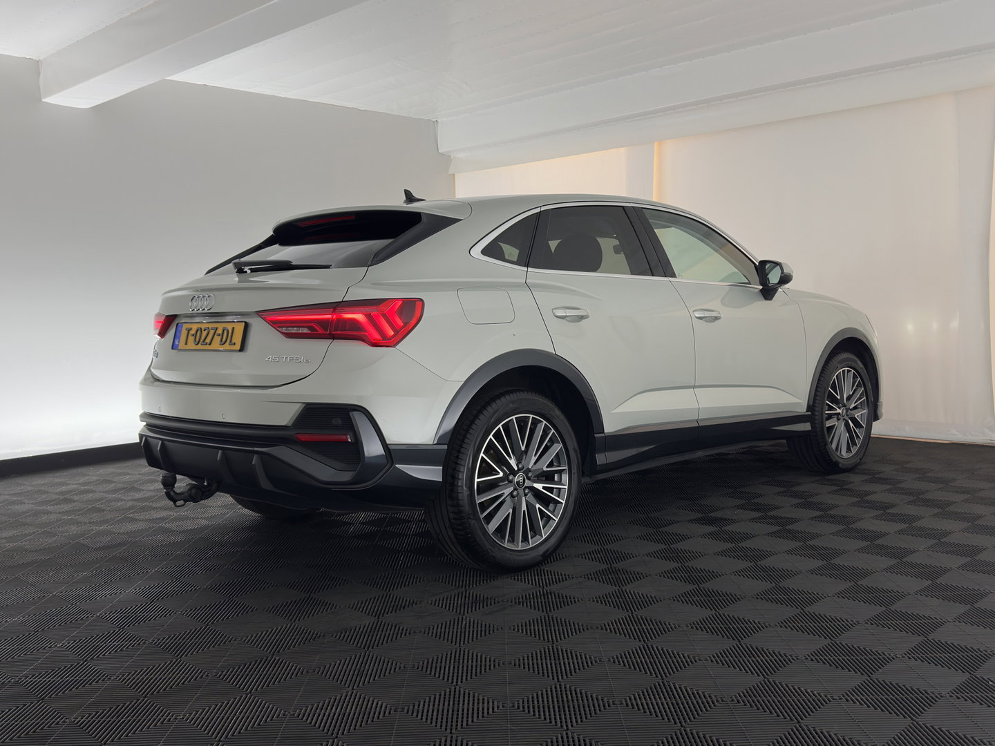 Audi Q3 Sportback 45 TFSI e Advanced Edition (Plug-in) (INCL.BTW) Aut. *FULL-LED | HEATED-SPORTSEATS | DIGI-COCKPIT | DAB+ | KEYLESS | NAVI-FULLMAP | PRIVACY-GLASS | BLINDSPOT | SHIFT-PADDLES | ECC | PDC | 19''ALU | TOWBAR*