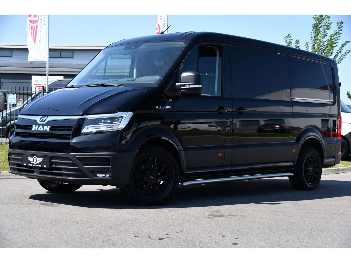MAN TGE 3.180 35 2.0 L3H2 Black Edition FULL Options! Adaptieve Cruise, Camera, Carplay, 2 x Schuifdeur, LED, Clima, Stoelverarming, Multimedia, Stuurverwarming, Uniek!