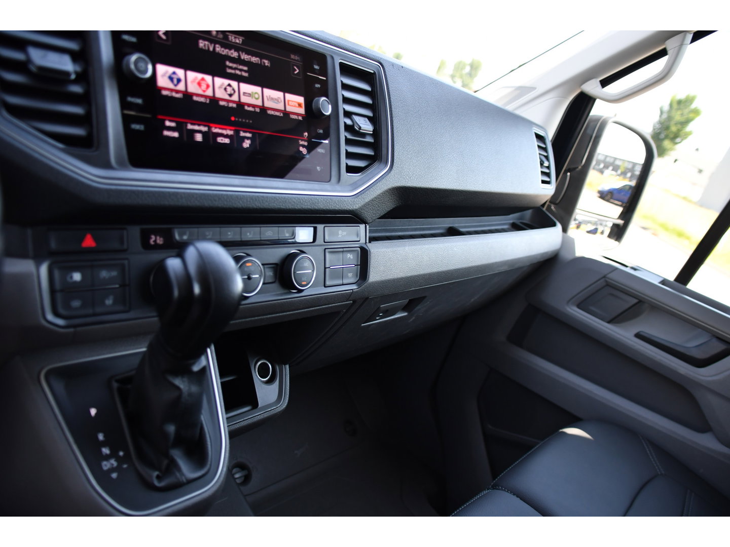 MAN TGE 3.180 35 2.0 L3H2 Black Edition FULL Options! Adaptieve Cruise, Camera, Carplay, 2 x Schuifdeur, LED, Clima, Stoelverarming, Multimedia, Stuurverwarming, Uniek!
