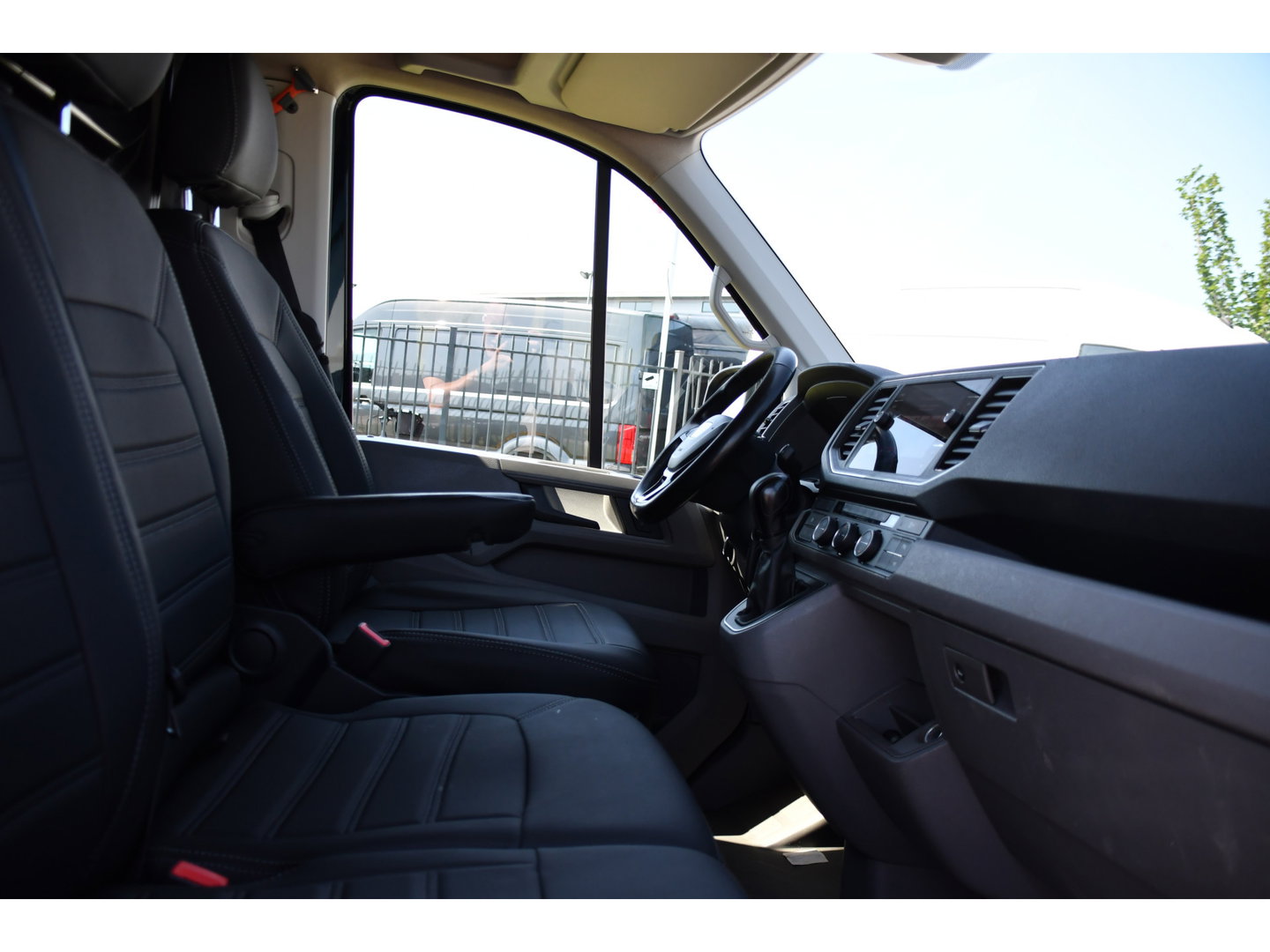 MAN TGE 3.180 35 2.0 L3H2 Black Edition FULL Options! Adaptieve Cruise, Camera, Carplay, 2 x Schuifdeur, LED, Clima, Stoelverarming, Multimedia, Stuurverwarming, Uniek!