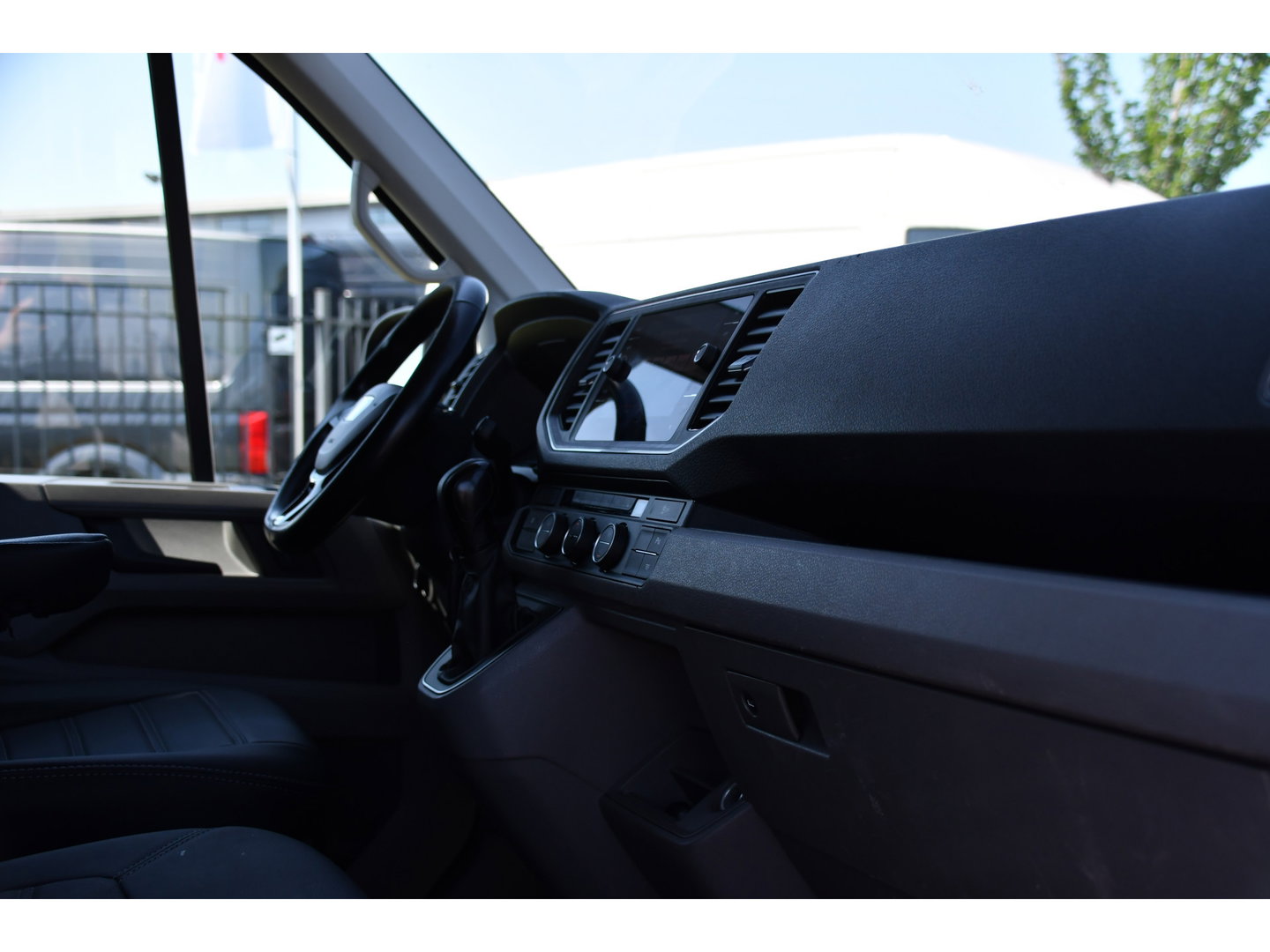 MAN TGE 3.180 35 2.0 L3H2 Black Edition FULL Options! Adaptieve Cruise, Camera, Carplay, 2 x Schuifdeur, LED, Clima, Stoelverarming, Multimedia, Stuurverwarming, Uniek!