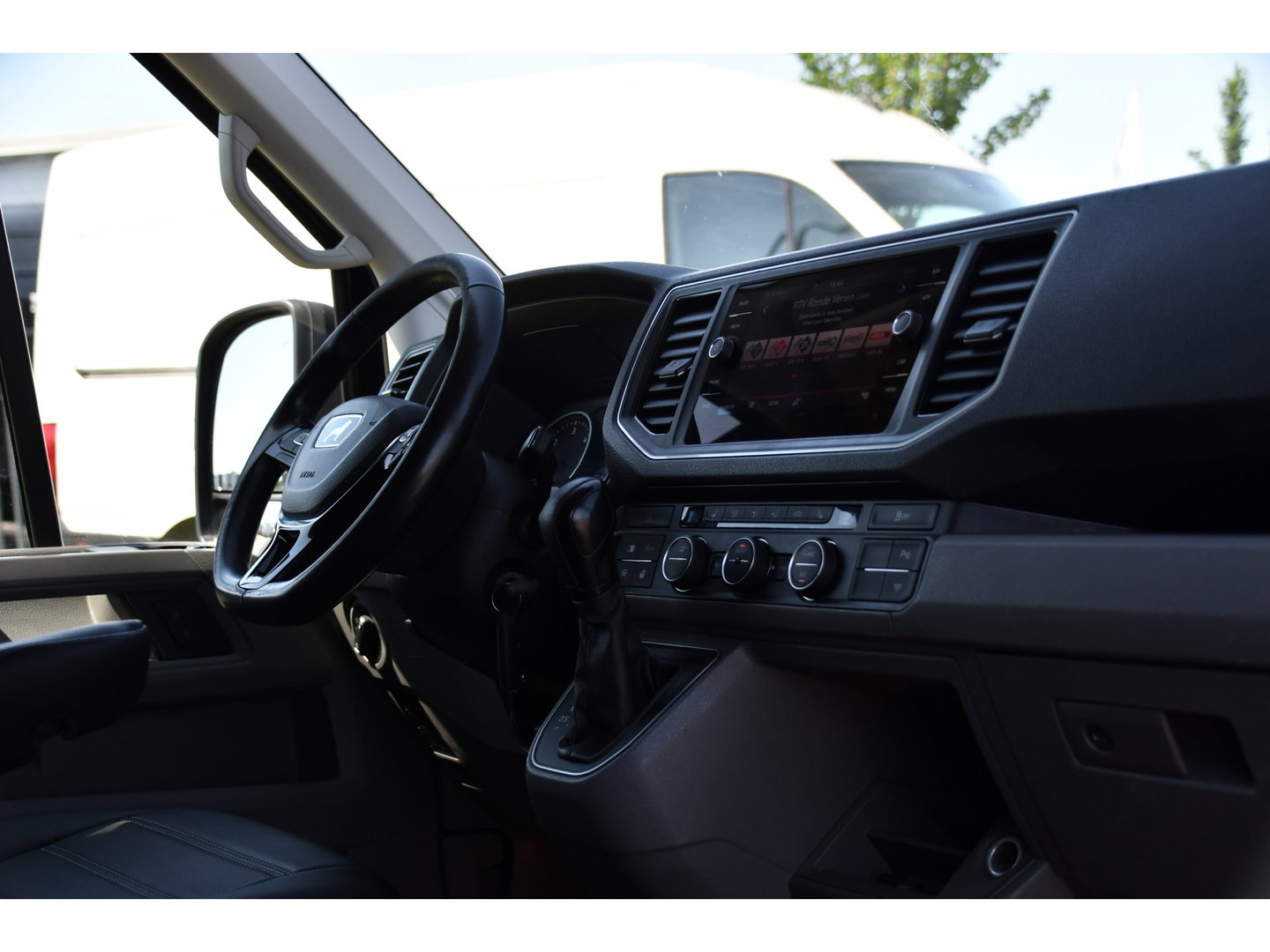 MAN TGE 3.180 35 2.0 L3H2 Black Edition FULL Options! Adaptieve Cruise, Camera, Carplay, 2 x Schuifdeur, LED, Clima, Stoelverarming, Multimedia, Stuurverwarming, Uniek!
