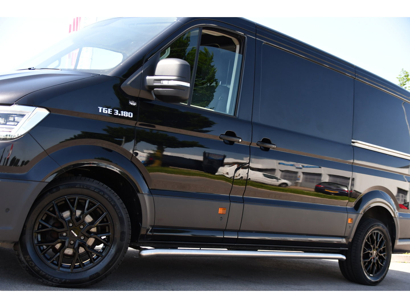 MAN TGE 3.180 35 2.0 L3H2 Black Edition FULL Options! Adaptieve Cruise, Camera, Carplay, 2 x Schuifdeur, LED, Clima, Stoelverarming, Multimedia, Stuurverwarming, Uniek!