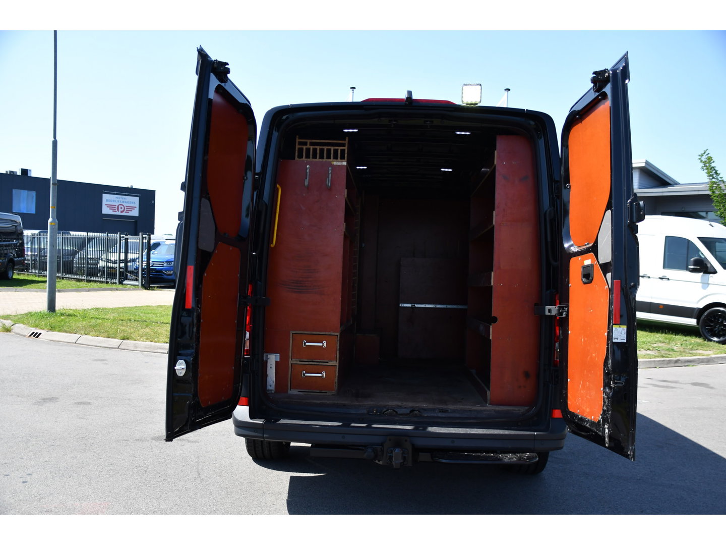 MAN TGE 3.180 35 2.0 L3H2 Black Edition FULL Options! Adaptieve Cruise, Camera, Carplay, 2 x Schuifdeur, LED, Clima, Stoelverarming, Multimedia, Stuurverwarming, Uniek!