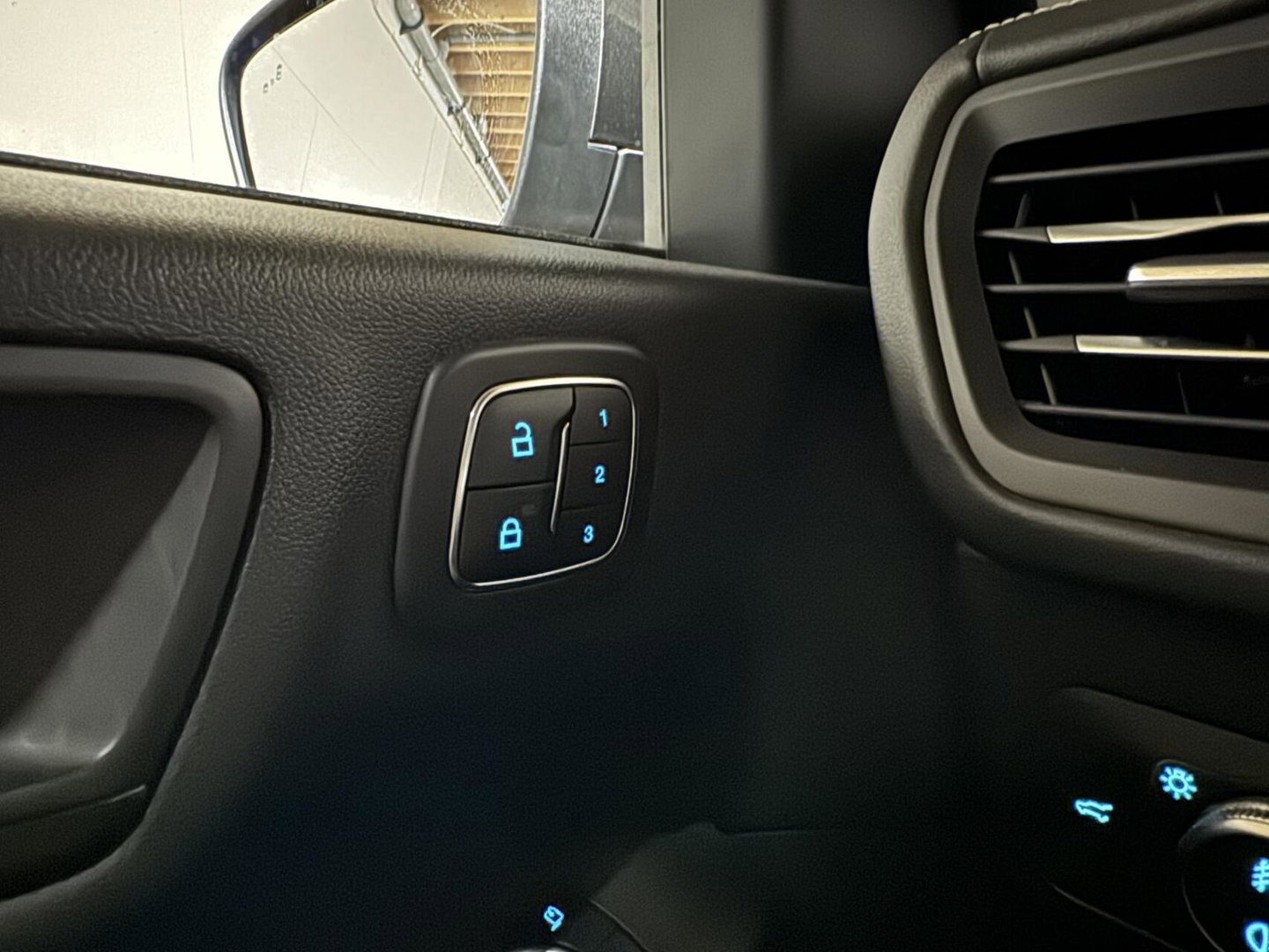 Ford Kuga 2.5 FHEV Vignale 4x4 Pano B&O HUD Leer Trekh. Winterpakket