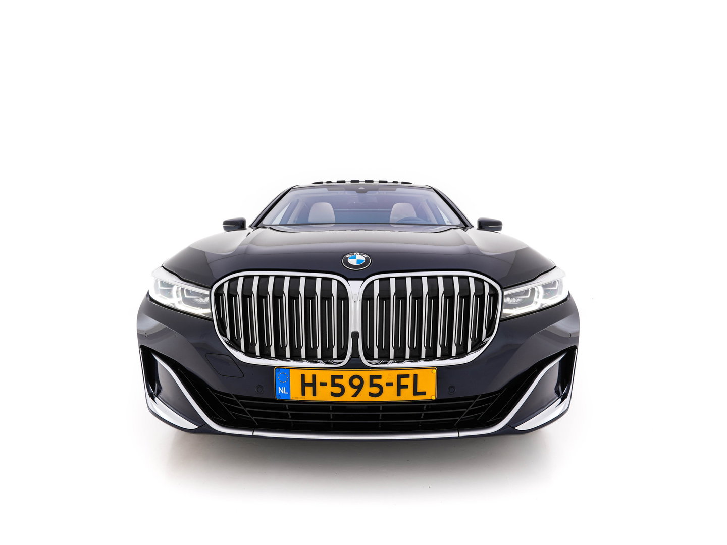 BMW 7 Serie 745Le (Plug-in) (INCL-BTW) *PANO | LEATHER | FULL-LED | HEAD-UP | BLINDSPOT | MEMORY-PACK | DIGI-COCKPIT | KEYLESS | DAB+ | CAMERA | HEATED-COMFORTSEATS | AMBIENTLIGHT | CARPLAY | SHIFTPADDLES | 18''ALU*