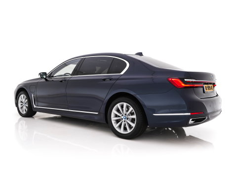 BMW 7 Serie 745Le (Plug-in) (INCL-BTW) *PANO | LEATHER | FULL-LED | HEAD-UP | BLINDSPOT | MEMORY-PACK | DIGI-COCKPIT | KEYLESS | DAB+ | CAMERA | HEATED-COMFORTSEATS | AMBIENTLIGHT | CARPLAY | SHIFTPADDLES | 18''ALU*