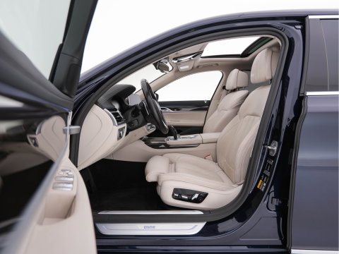 BMW 7 Serie 745Le (Plug-in) (INCL-BTW) *PANO | LEATHER | FULL-LED | HEAD-UP | BLINDSPOT | MEMORY-PACK | DIGI-COCKPIT | KEYLESS | DAB+ | CAMERA | HEATED-COMFORTSEATS | AMBIENTLIGHT | CARPLAY | SHIFTPADDLES | 18''ALU*