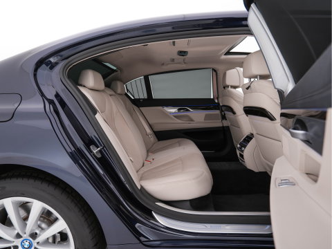 BMW 7 Serie 745Le (Plug-in) (INCL-BTW) *PANO | LEATHER | FULL-LED | HEAD-UP | BLINDSPOT | MEMORY-PACK | DIGI-COCKPIT | KEYLESS | DAB+ | CAMERA | HEATED-COMFORTSEATS | AMBIENTLIGHT | CARPLAY | SHIFTPADDLES | 18''ALU*