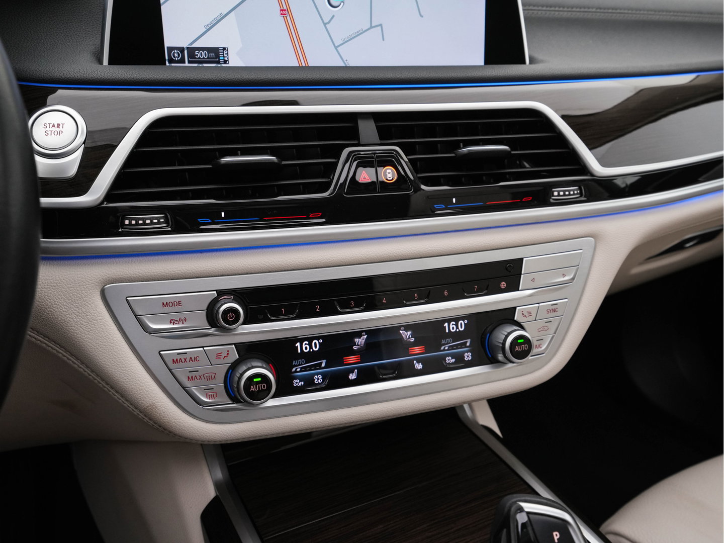 BMW 7 Serie 745Le (Plug-in) (INCL-BTW) *PANO | LEATHER | FULL-LED | HEAD-UP | BLINDSPOT | MEMORY-PACK | DIGI-COCKPIT | KEYLESS | DAB+ | CAMERA | HEATED-COMFORTSEATS | AMBIENTLIGHT | CARPLAY | SHIFTPADDLES | 18''ALU*