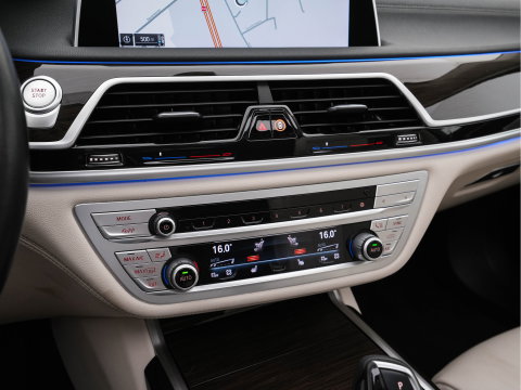 BMW 7 Serie 745Le (Plug-in) (INCL-BTW) *PANO | LEATHER | FULL-LED | HEAD-UP | BLINDSPOT | MEMORY-PACK | DIGI-COCKPIT | KEYLESS | DAB+ | CAMERA | HEATED-COMFORTSEATS | AMBIENTLIGHT | CARPLAY | SHIFTPADDLES | 18''ALU*