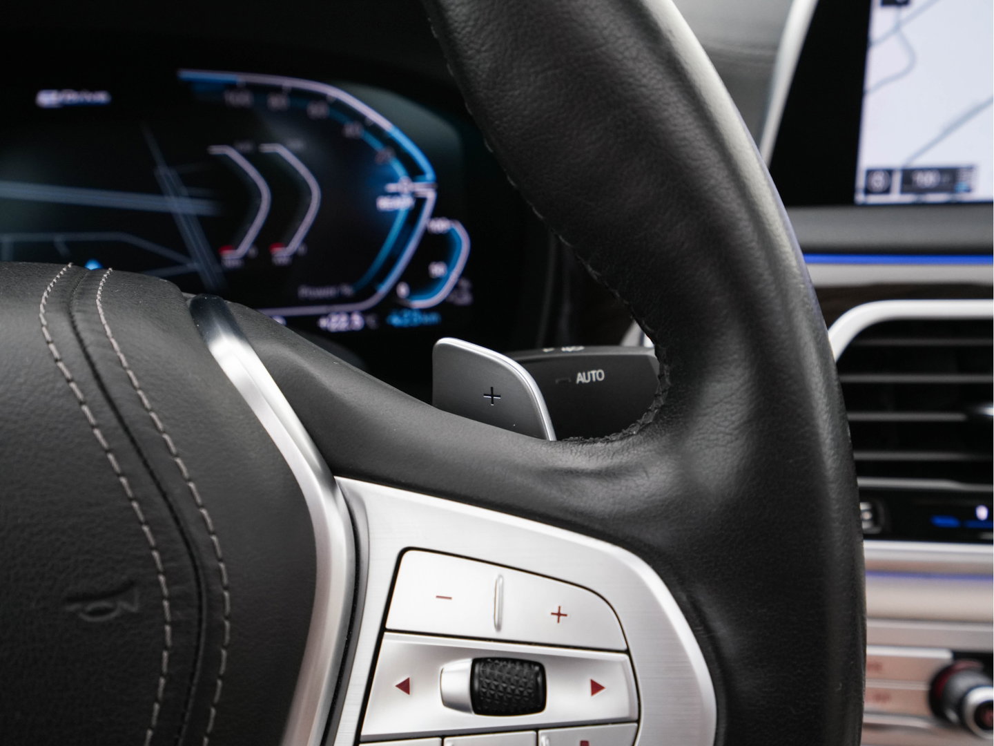 BMW 7 Serie 745Le (Plug-in) (INCL-BTW) *PANO | LEATHER | FULL-LED | HEAD-UP | BLINDSPOT | MEMORY-PACK | DIGI-COCKPIT | KEYLESS | DAB+ | CAMERA | HEATED-COMFORTSEATS | AMBIENTLIGHT | CARPLAY | SHIFTPADDLES | 18''ALU*