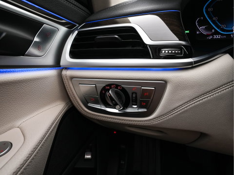 BMW 7 Serie 745Le (Plug-in) (INCL-BTW) *PANO | LEATHER | FULL-LED | HEAD-UP | BLINDSPOT | MEMORY-PACK | DIGI-COCKPIT | KEYLESS | DAB+ | CAMERA | HEATED-COMFORTSEATS | AMBIENTLIGHT | CARPLAY | SHIFTPADDLES | 18''ALU*