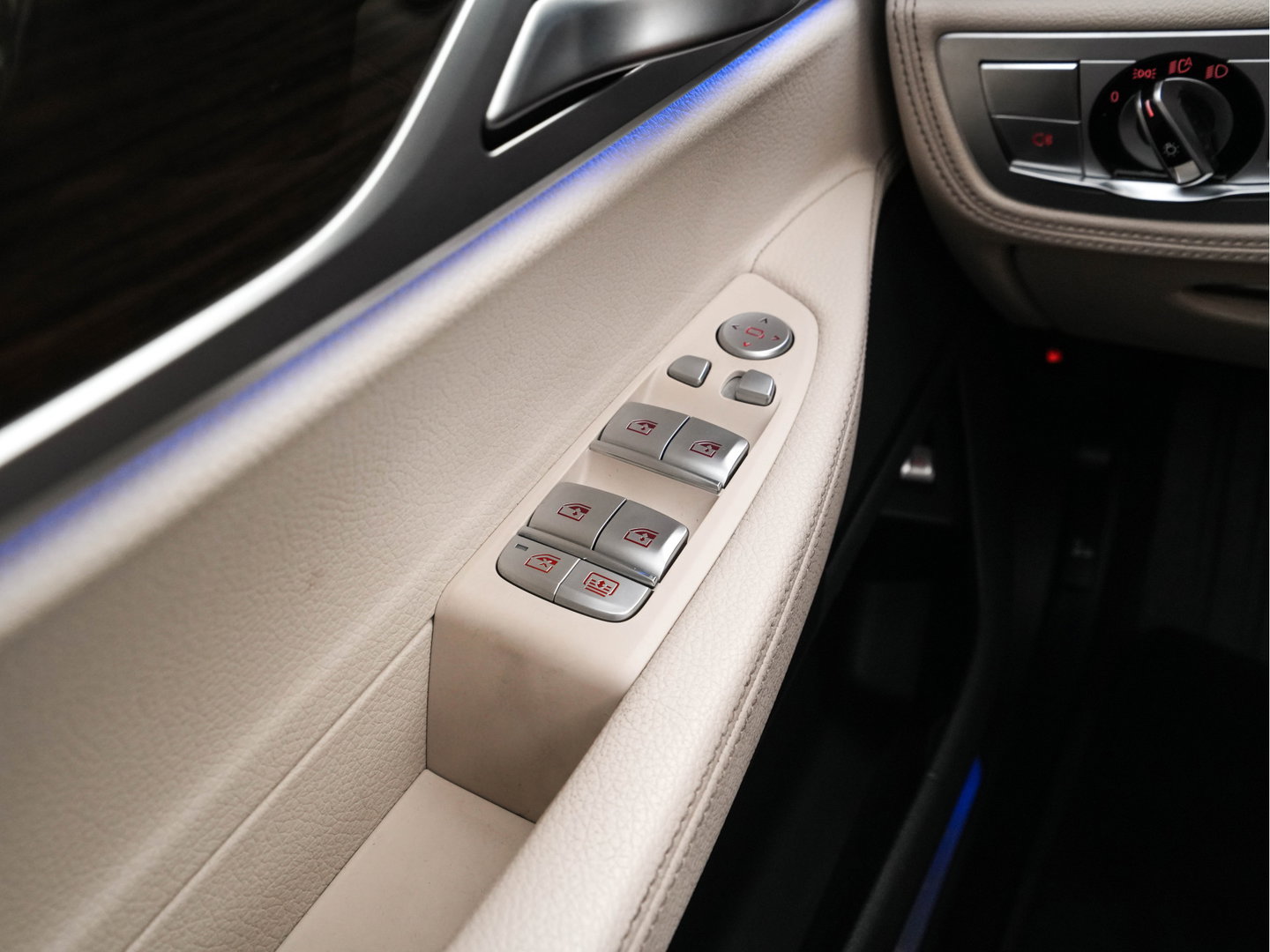 BMW 7 Serie 745Le (Plug-in) (INCL-BTW) *PANO | LEATHER | FULL-LED | HEAD-UP | BLINDSPOT | MEMORY-PACK | DIGI-COCKPIT | KEYLESS | DAB+ | CAMERA | HEATED-COMFORTSEATS | AMBIENTLIGHT | CARPLAY | SHIFTPADDLES | 18''ALU*