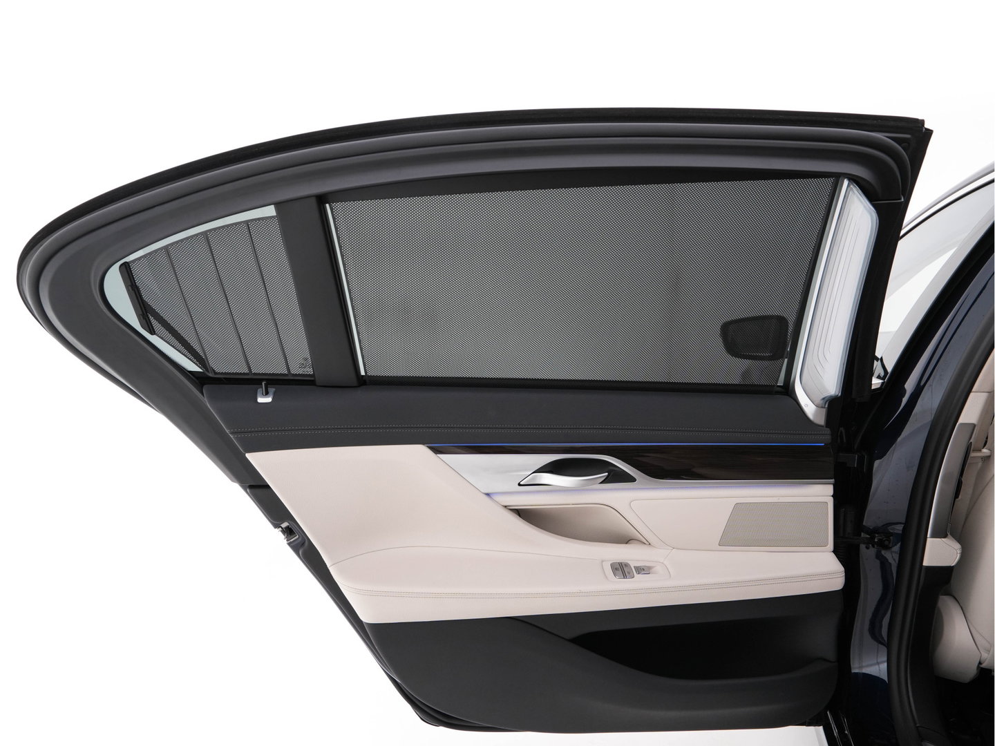 BMW 7 Serie 745Le (Plug-in) (INCL-BTW) *PANO | LEATHER | FULL-LED | HEAD-UP | BLINDSPOT | MEMORY-PACK | DIGI-COCKPIT | KEYLESS | DAB+ | CAMERA | HEATED-COMFORTSEATS | AMBIENTLIGHT | CARPLAY | SHIFTPADDLES | 18''ALU*