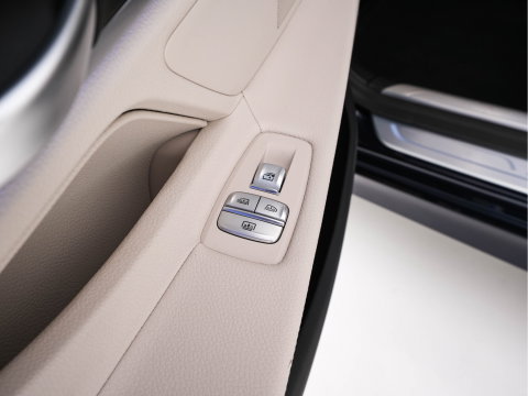 BMW 7 Serie 745Le (Plug-in) (INCL-BTW) *PANO | LEATHER | FULL-LED | HEAD-UP | BLINDSPOT | MEMORY-PACK | DIGI-COCKPIT | KEYLESS | DAB+ | CAMERA | HEATED-COMFORTSEATS | AMBIENTLIGHT | CARPLAY | SHIFTPADDLES | 18''ALU*