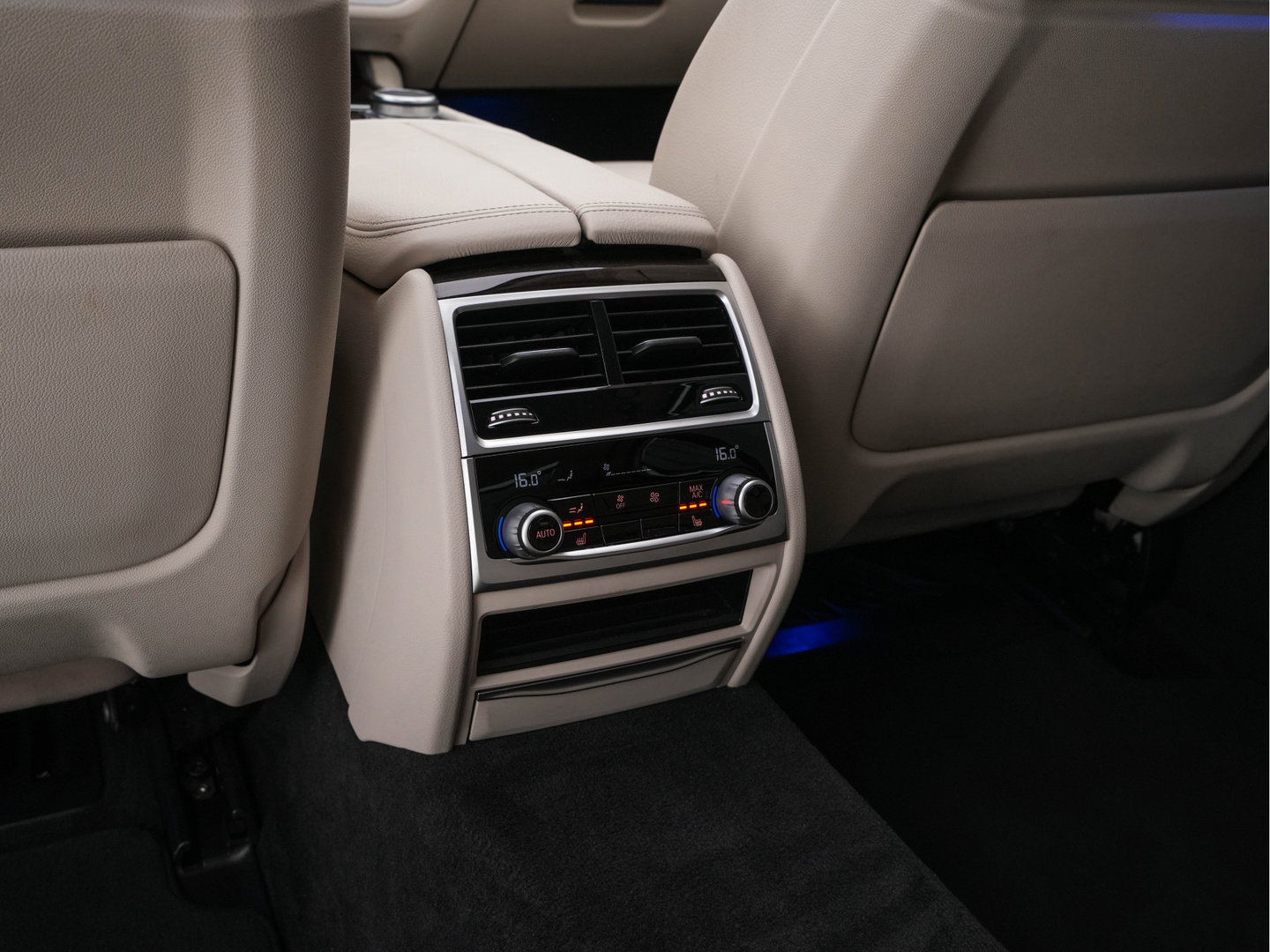 BMW 7 Serie 745Le (Plug-in) (INCL-BTW) *PANO | LEATHER | FULL-LED | HEAD-UP | BLINDSPOT | MEMORY-PACK | DIGI-COCKPIT | KEYLESS | DAB+ | CAMERA | HEATED-COMFORTSEATS | AMBIENTLIGHT | CARPLAY | SHIFTPADDLES | 18''ALU*
