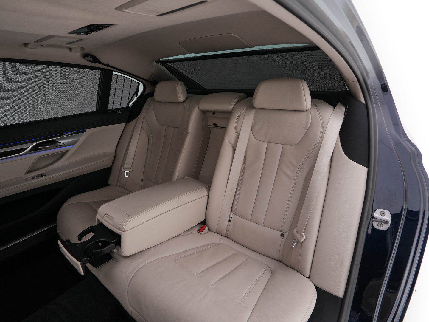 BMW 7 Serie 745Le (Plug-in) (INCL-BTW) *PANO | LEATHER | FULL-LED | HEAD-UP | BLINDSPOT | MEMORY-PACK | DIGI-COCKPIT | KEYLESS | DAB+ | CAMERA | HEATED-COMFORTSEATS | AMBIENTLIGHT | CARPLAY | SHIFTPADDLES | 18''ALU*