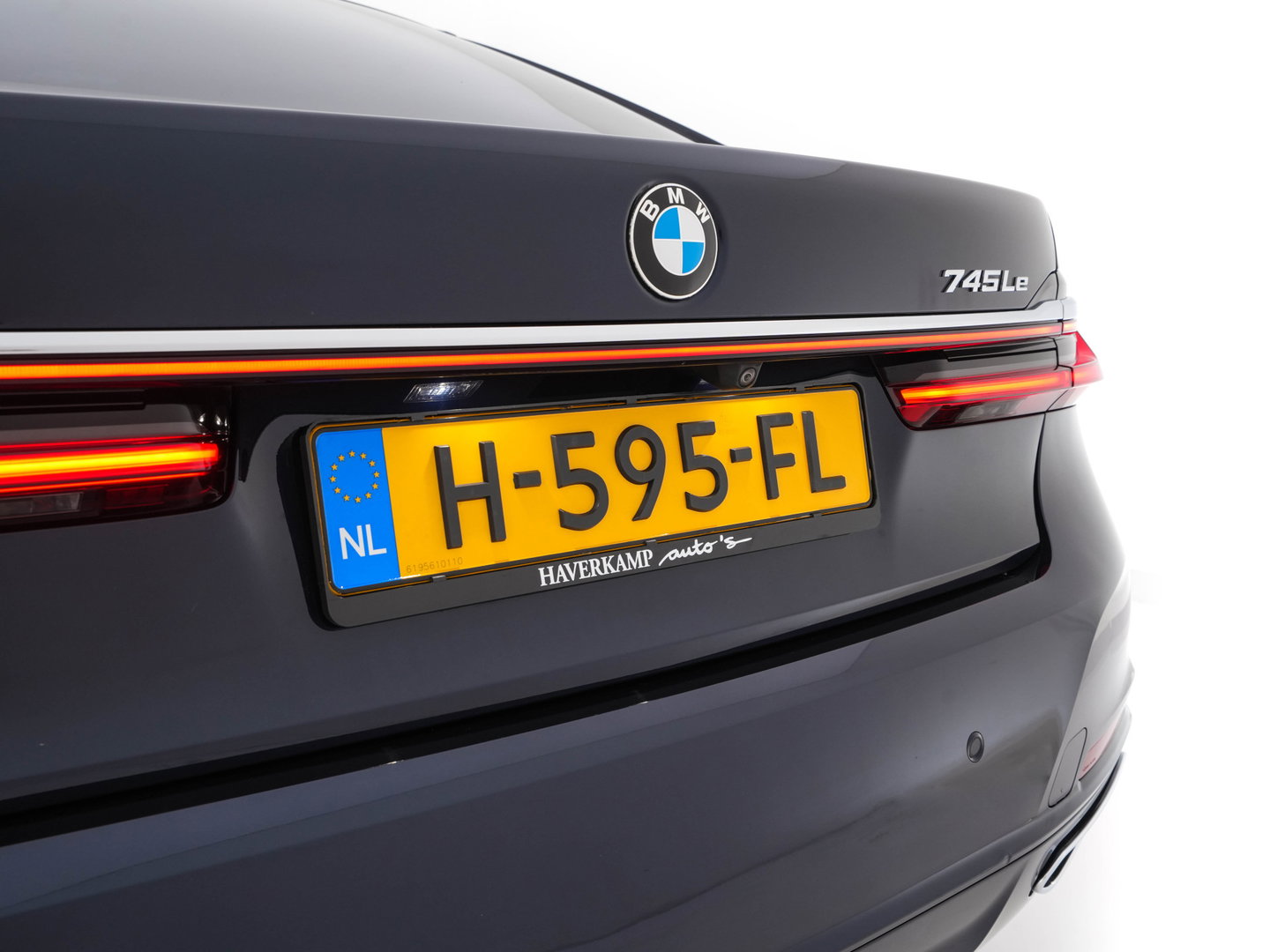 BMW 7 Serie 745Le (Plug-in) (INCL-BTW) *PANO | LEATHER | FULL-LED | HEAD-UP | BLINDSPOT | MEMORY-PACK | DIGI-COCKPIT | KEYLESS | DAB+ | CAMERA | HEATED-COMFORTSEATS | AMBIENTLIGHT | CARPLAY | SHIFTPADDLES | 18''ALU*
