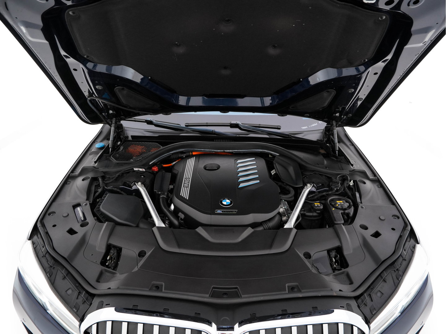 BMW 7 Serie 745Le (Plug-in) (INCL-BTW) *PANO | LEATHER | FULL-LED | HEAD-UP | BLINDSPOT | MEMORY-PACK | DIGI-COCKPIT | KEYLESS | DAB+ | CAMERA | HEATED-COMFORTSEATS | AMBIENTLIGHT | CARPLAY | SHIFTPADDLES | 18''ALU*