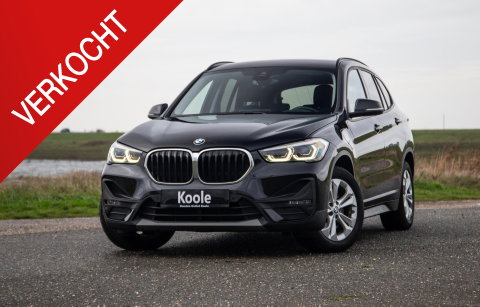 BMW X1 xDrive25e Executive X CAMERA / CARPLAY / HEAD UP DISPLAY / LEDER / LED / CRUISE CONTROLE / STOELVERWARMING