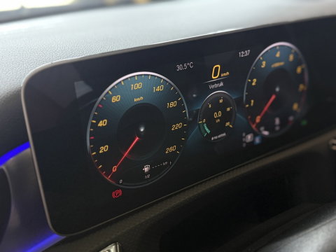 Mercedes-Benz A-Klasse 220 automaat / Premium Plus / AMG-Pakket / LED