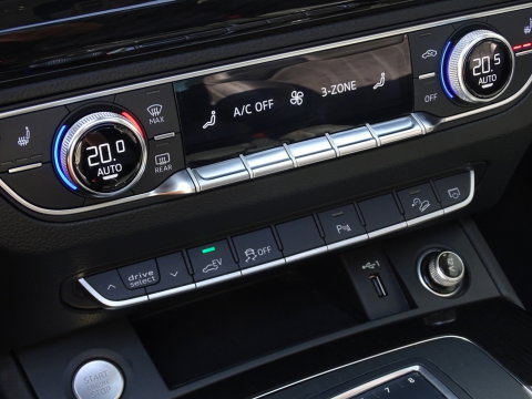 Audi Q5 50 TFSI e 299PK / S-Line / 20'' Rotor / panoramadak / LED