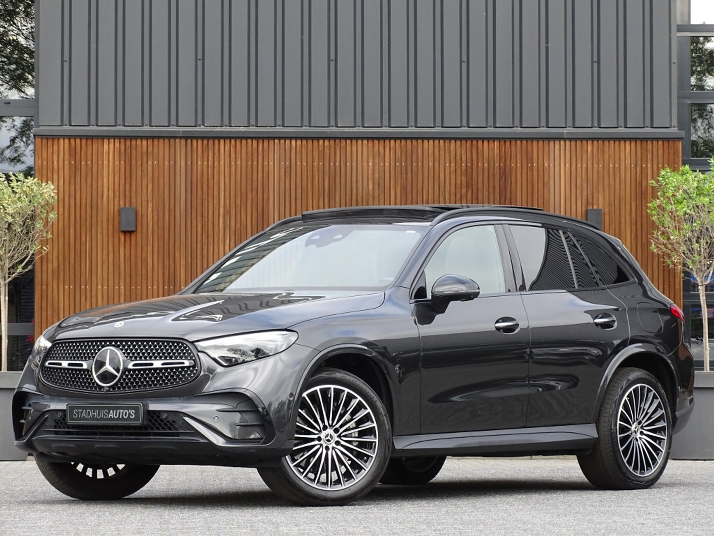 Mercedes-Benz GLC 300e 313PK 4-Matic / AMG / 2023 / Burmester / pano / 360°