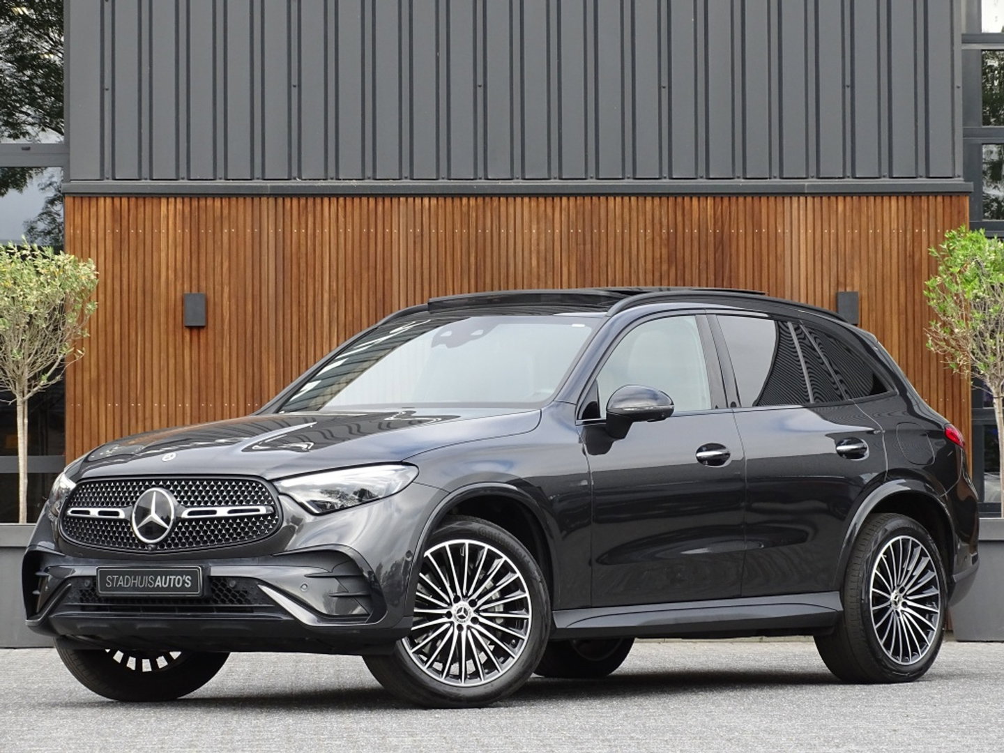 Mercedes-Benz GLC 300e 313PK 4-Matic / AMG / 2023 / Burmester / pano / 360°