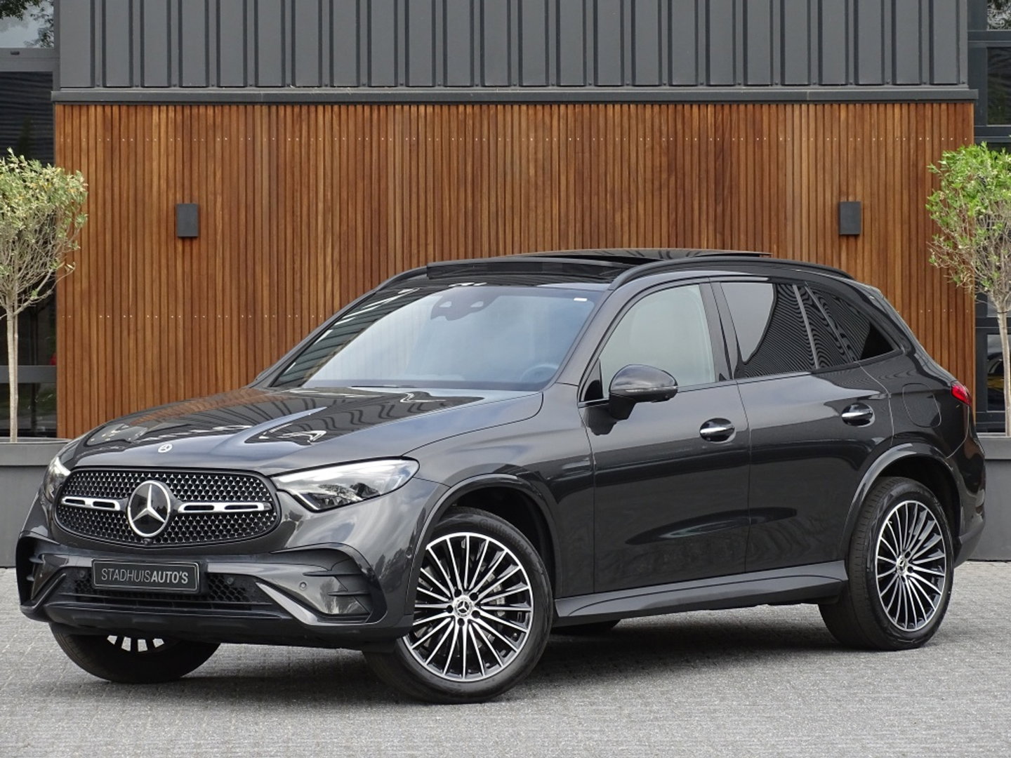 Mercedes-Benz GLC 300e 313PK 4-Matic / AMG / 2023 / Burmester / pano / 360°