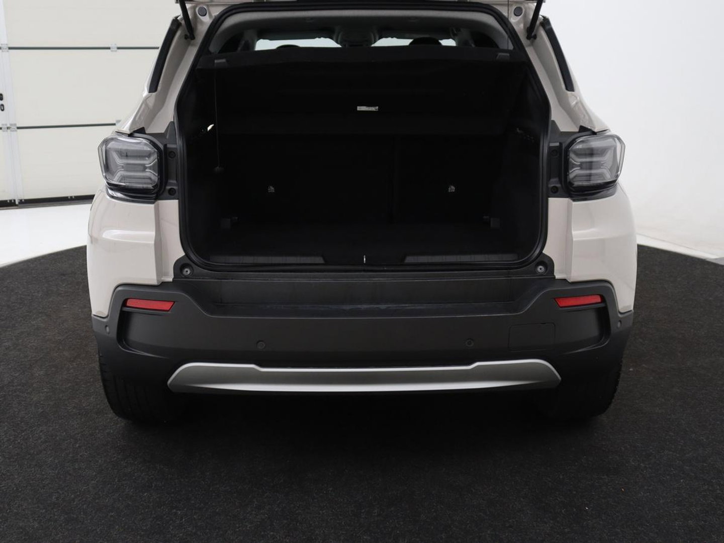 Jeep Avenger Longitude 54 kWh | SOH 97,5% | Adaptive cruise | Carplay | Camera | Full LED | Climate control | Parkeerhulp | Bluetooth | Side Assist | Digital Cockpit