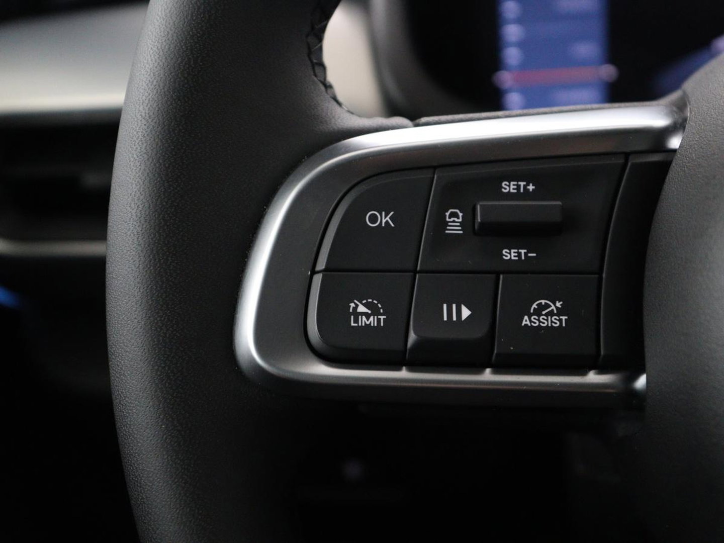 Jeep Avenger Longitude 54 kWh | SOH 97,5% | Adaptive cruise | Carplay | Camera | Full LED | Climate control | Parkeerhulp | Bluetooth | Side Assist | Digital Cockpit