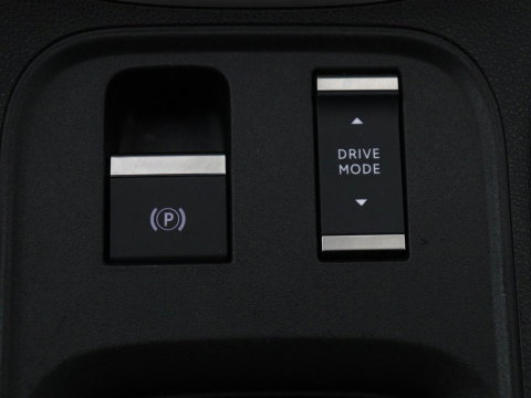 Jeep Avenger Longitude 54 kWh | SOH 97,5% | Adaptive cruise | Carplay | Camera | Full LED | Climate control | Parkeerhulp | Bluetooth | Side Assist | Digital Cockpit