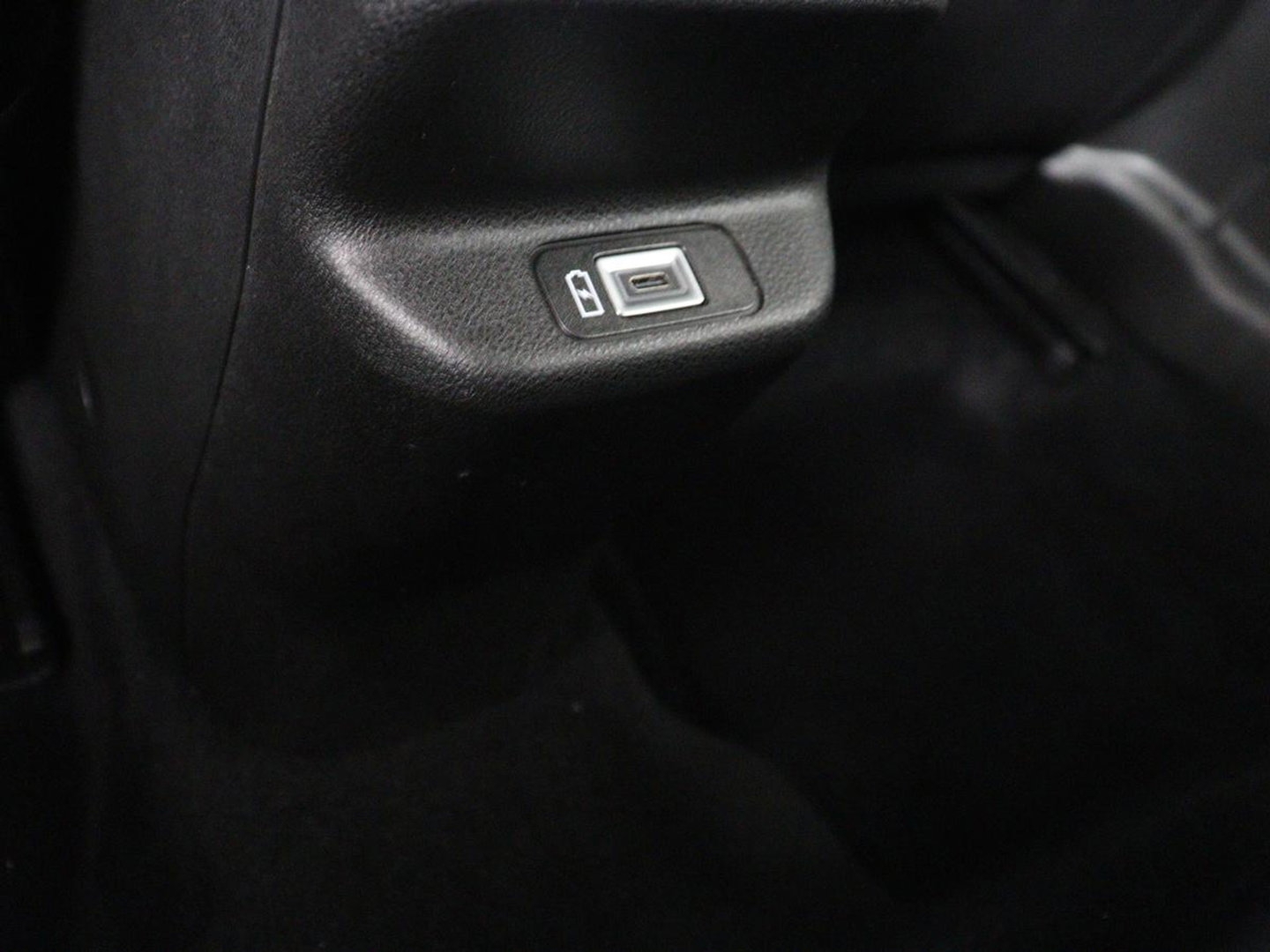 Jeep Avenger Longitude 54 kWh | SOH 97,5% | Adaptive cruise | Carplay | Camera | Full LED | Climate control | Parkeerhulp | Bluetooth | Side Assist | Digital Cockpit